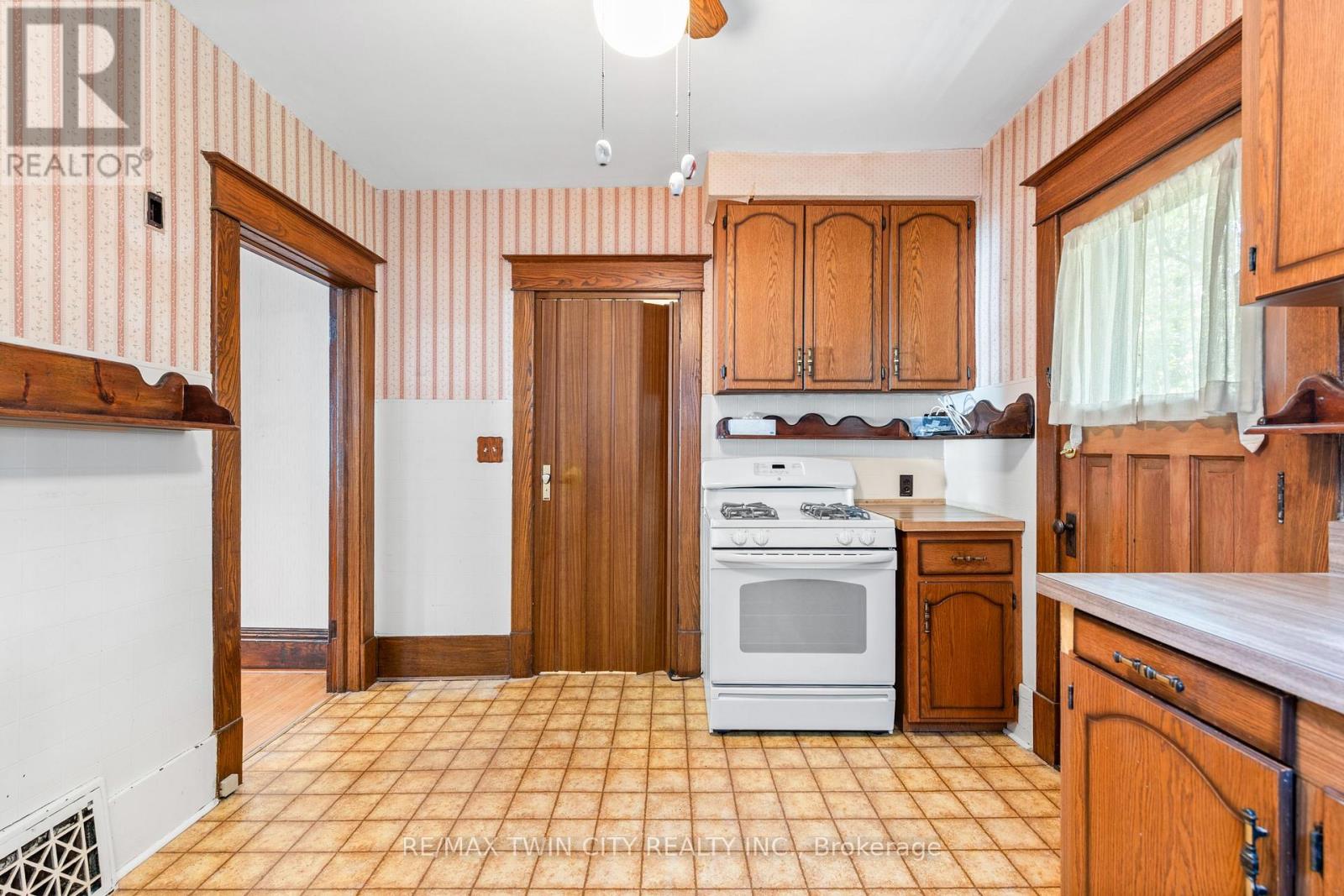 43 Mcnaughton Street, Cambridge, Ontario  N1R 1Z2 - Photo 16 - X12404777