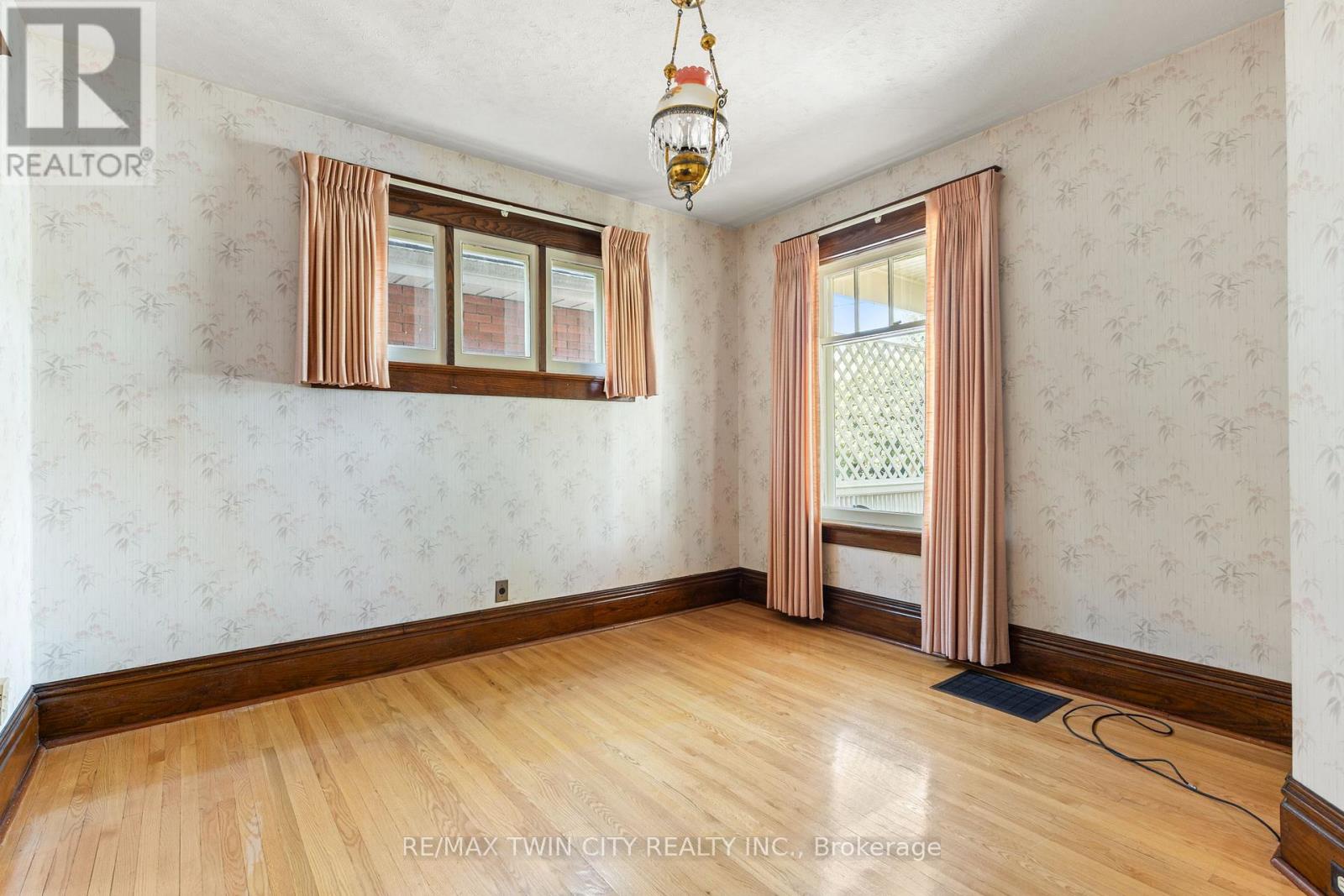 43 Mcnaughton Street, Cambridge, Ontario  N1R 1Z2 - Photo 8 - X12404777