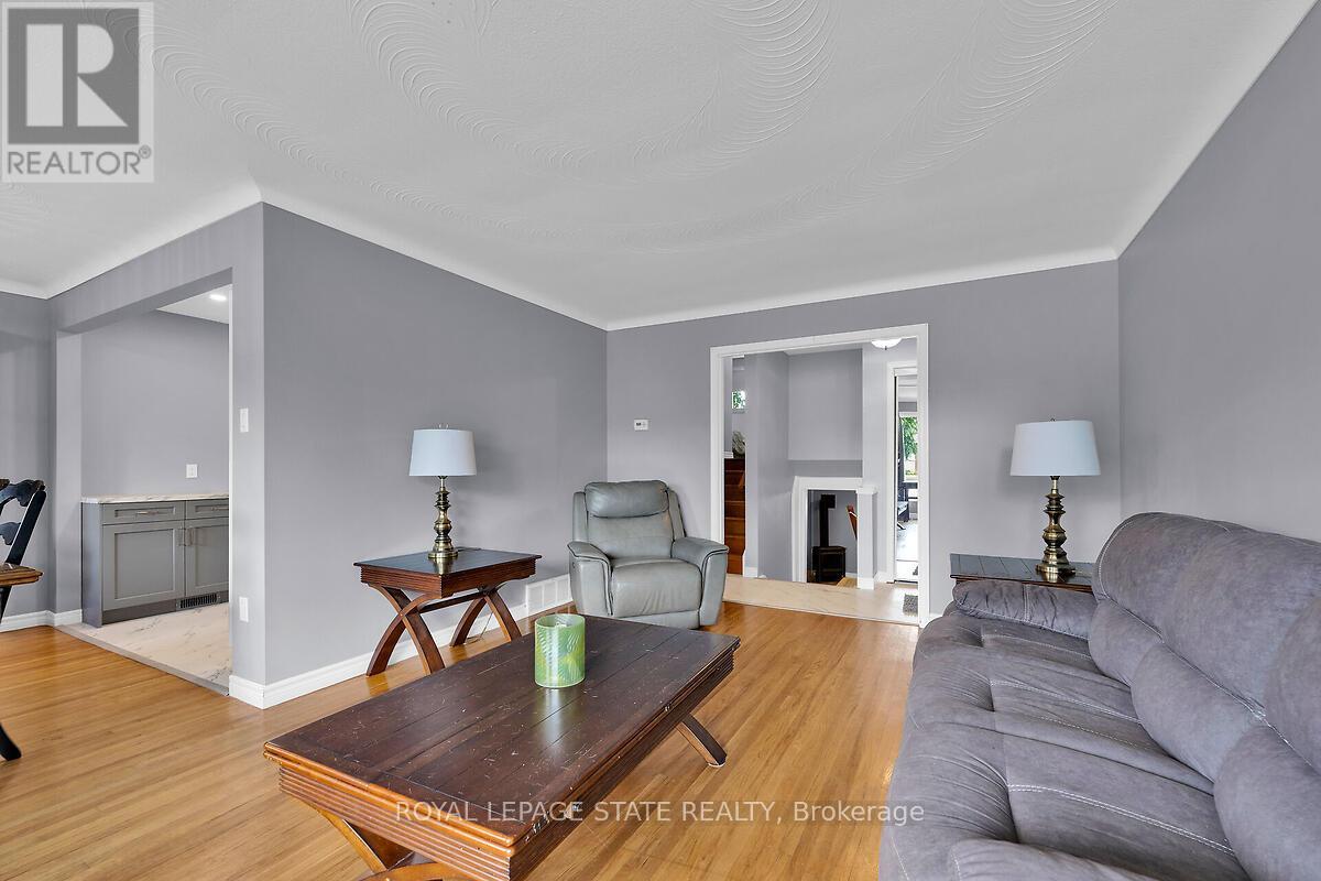24 Oxford Street, Brantford, Ontario  N3R 5C6 - Photo 15 - X12404782