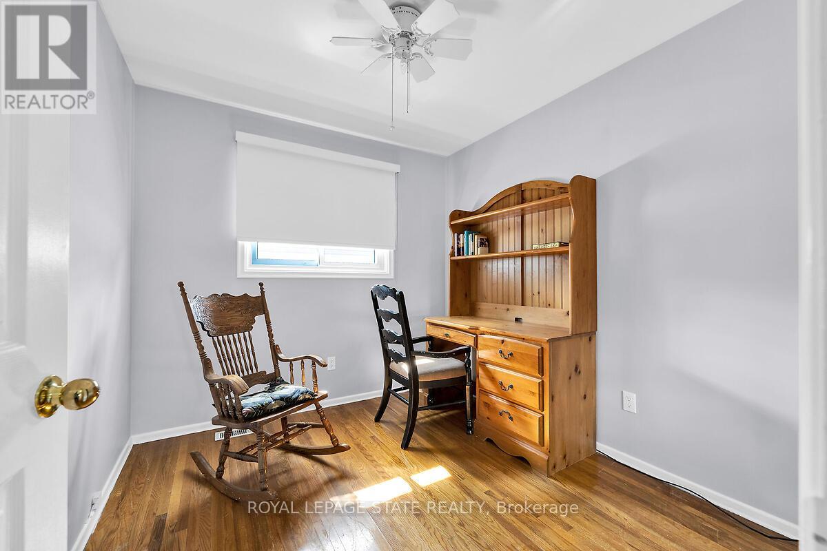 24 Oxford Street, Brantford, Ontario  N3R 5C6 - Photo 18 - X12404782