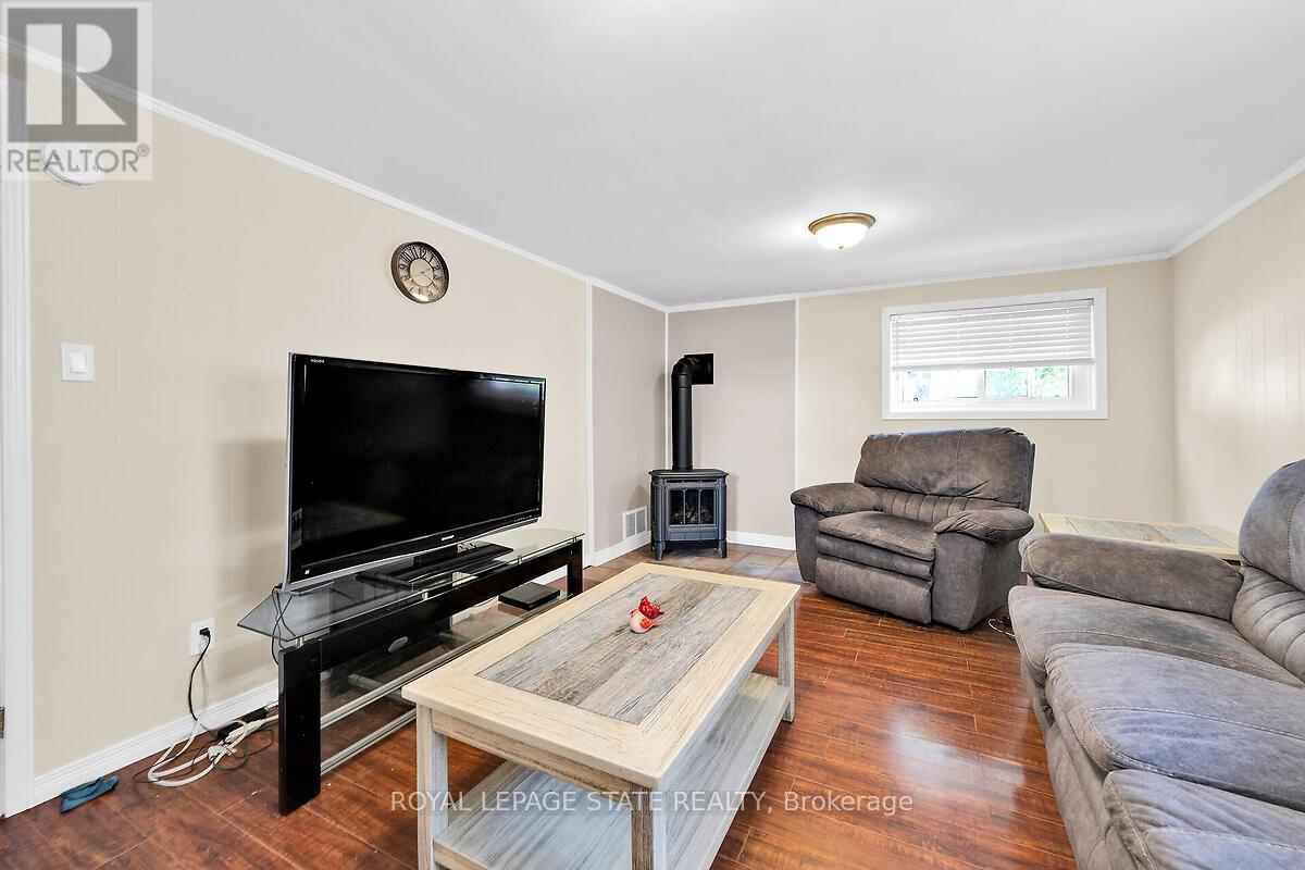 24 Oxford Street, Brantford, Ontario  N3R 5C6 - Photo 22 - X12404782