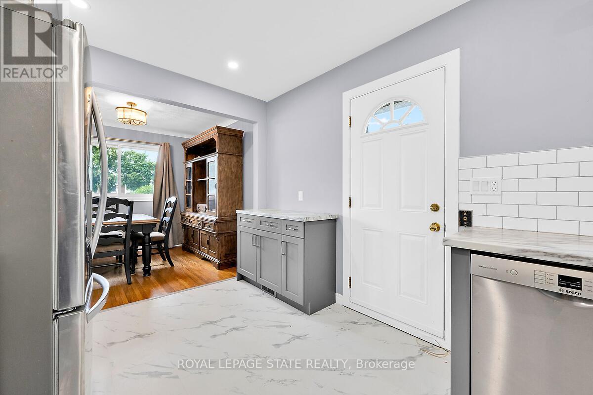 24 Oxford Street, Brantford, Ontario  N3R 5C6 - Photo 6 - X12404782