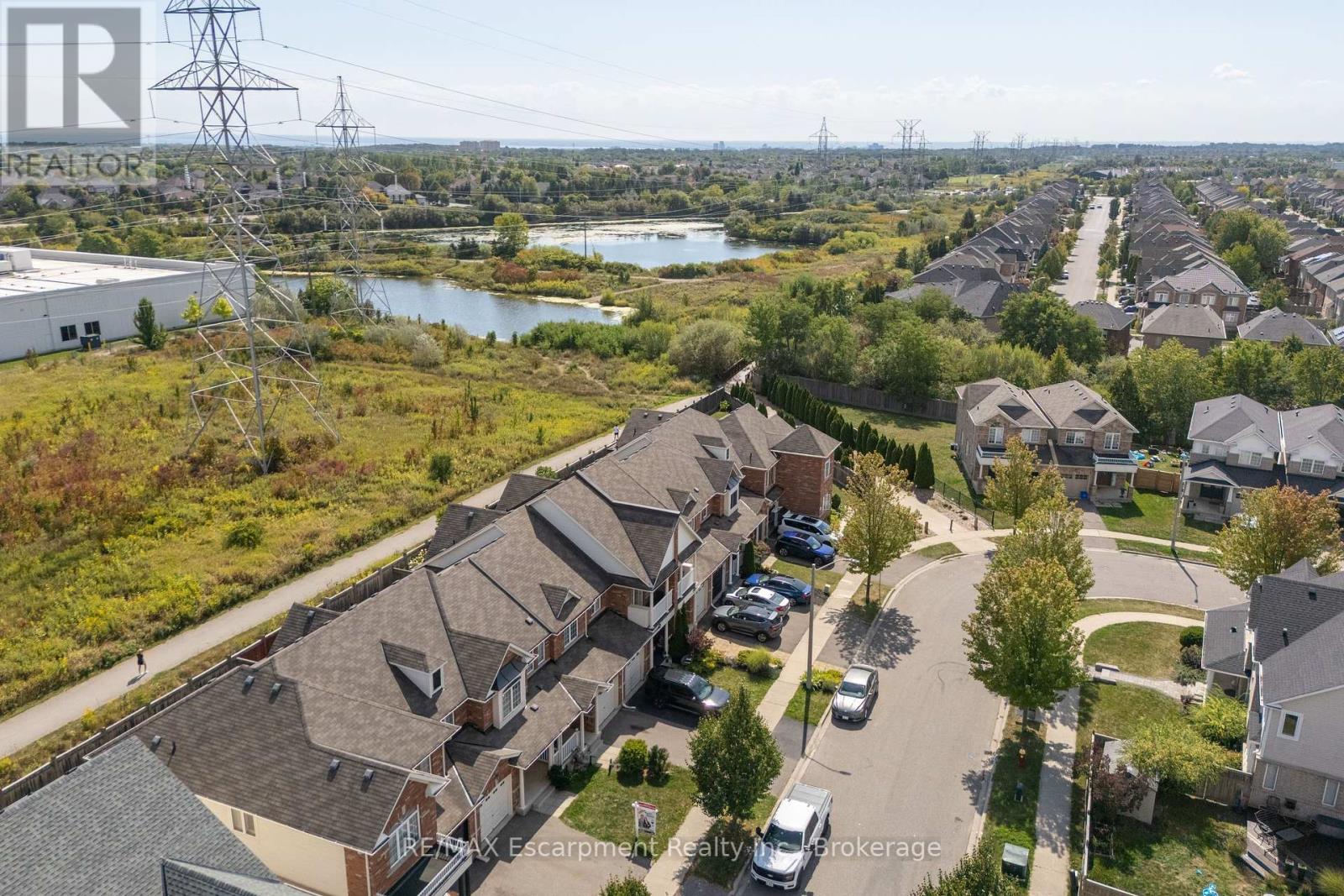 4832 Capri Crescent, Burlington, Ontario  L7M 0H9 - Photo 9 - W12403342