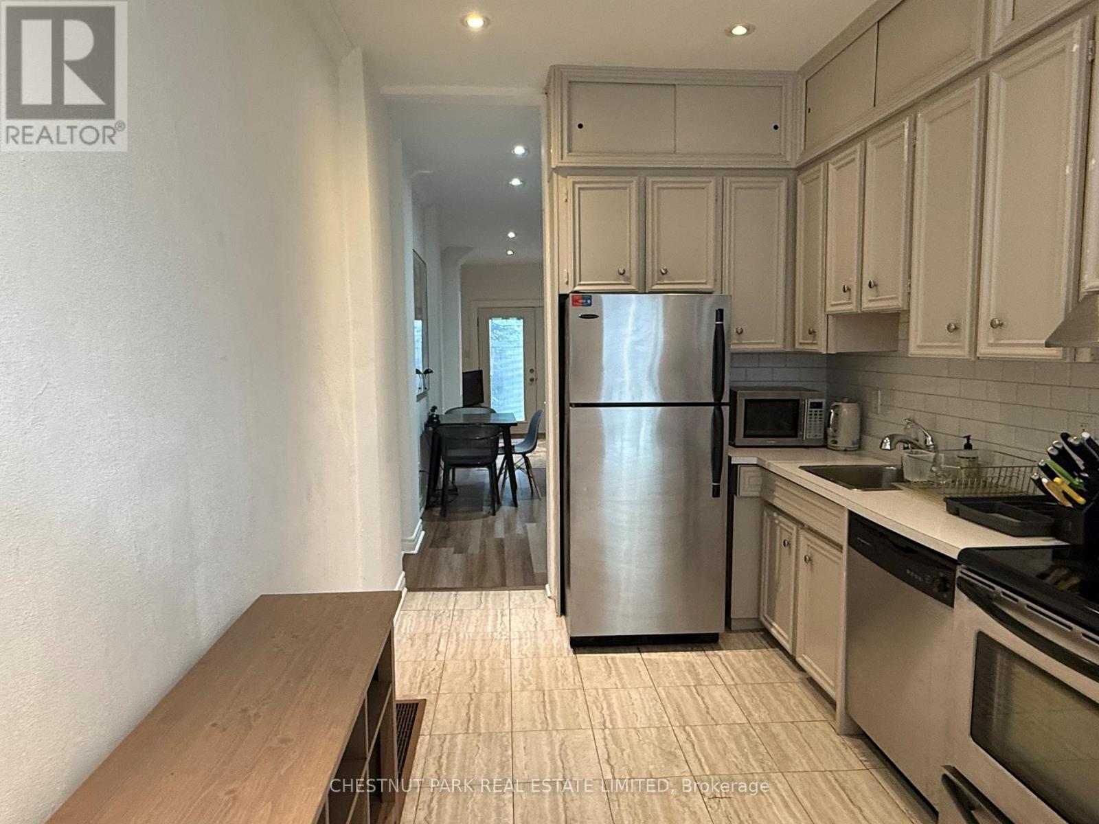 23 Bishop Street, Toronto, Ontario  M5R 1N3 - Photo 2 - C12404828