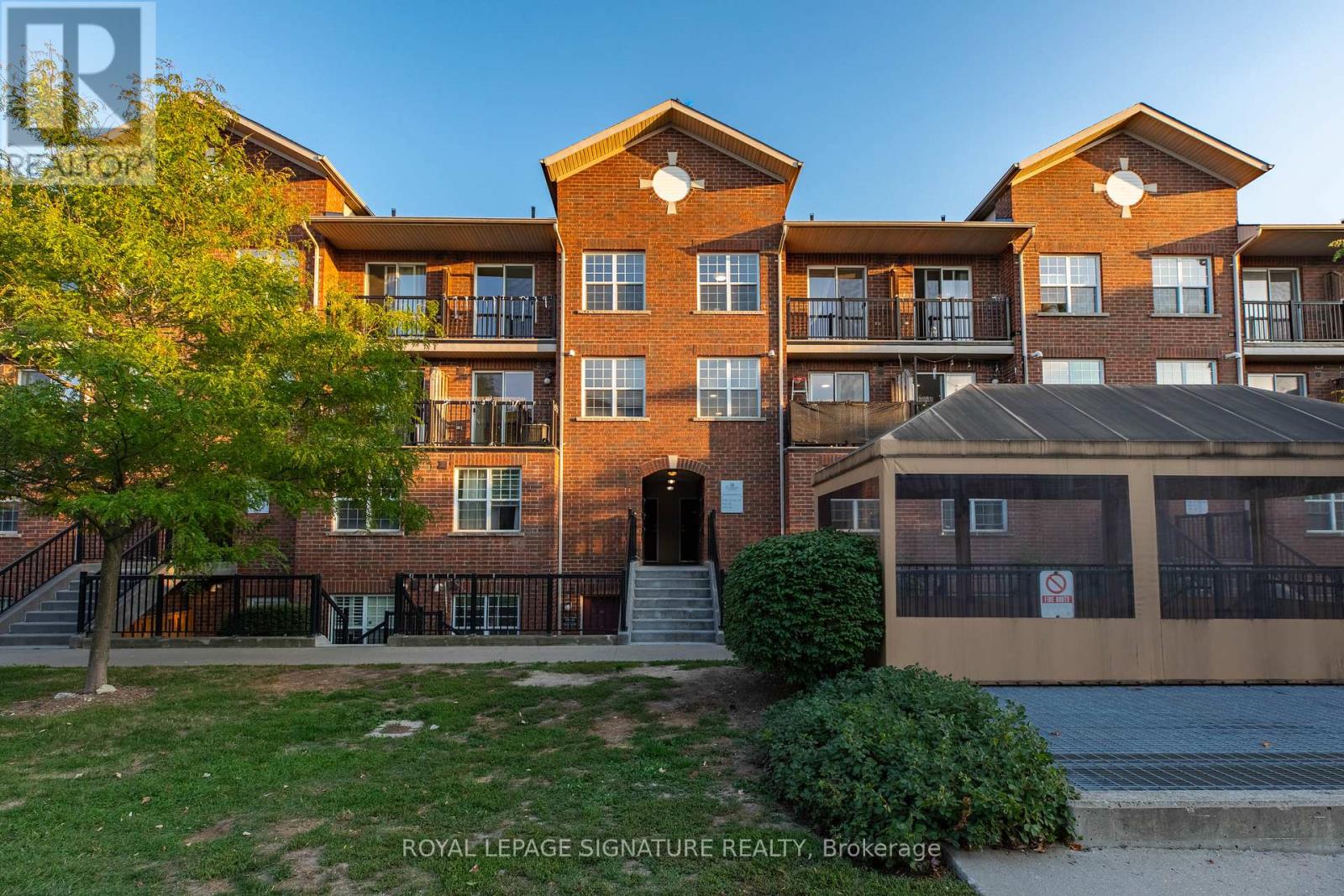 309 - 45 Strangford Lane, Toronto (Clairlea-Birchmount), Ontario  M1L 0E5 - Photo 1 - E12404939