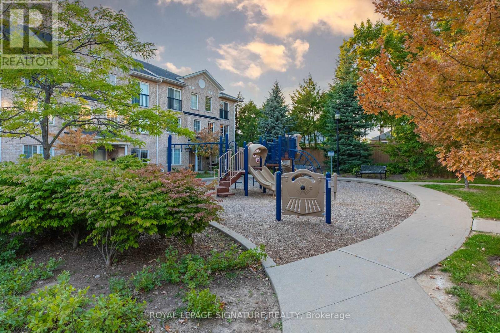 309 - 45 Strangford Lane, Toronto (Clairlea-Birchmount), Ontario  M1L 0E5 - Photo 4 - E12404939
