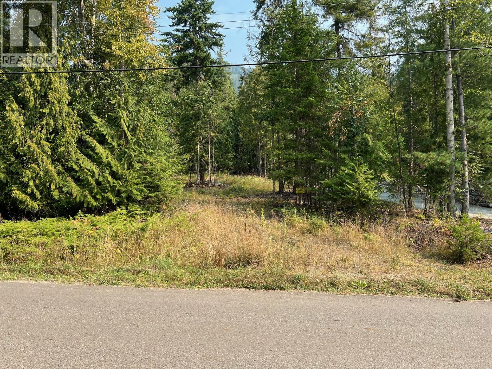 7283 Estate Place, Anglemont, British Columbia