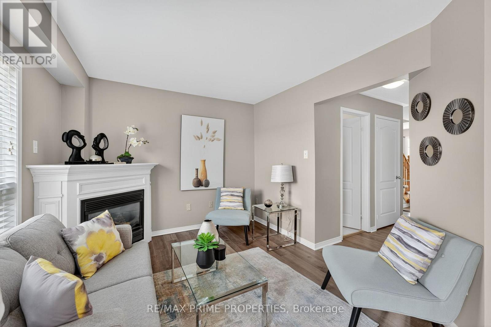 63 Lilly Mckeowan Crescent, East Gwillimbury (Mt Albert), Ontario  L0G 1M0 - Photo 10 - N12404853