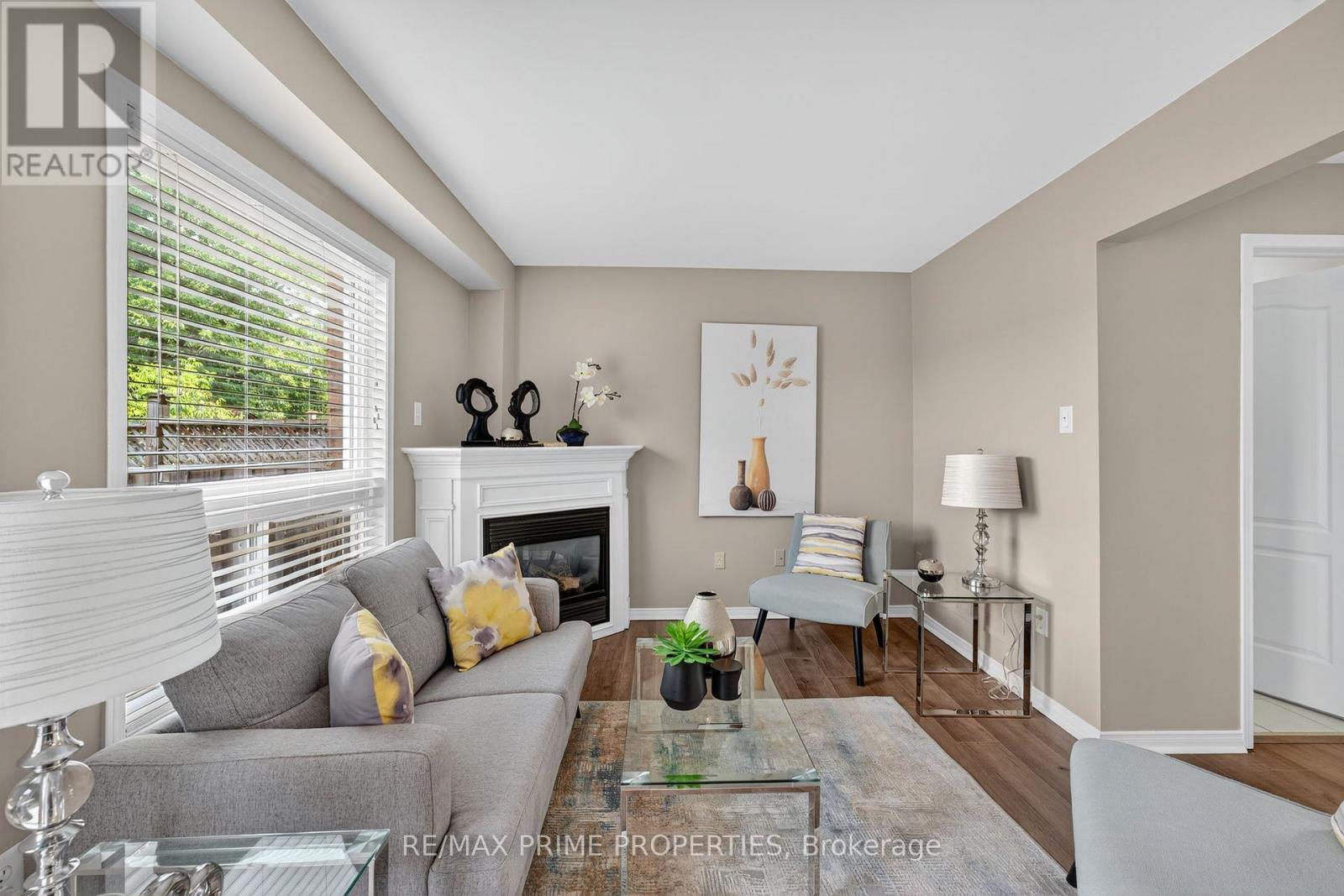 63 Lilly Mckeowan Crescent, East Gwillimbury (Mt Albert), Ontario  L0G 1M0 - Photo 11 - N12404853