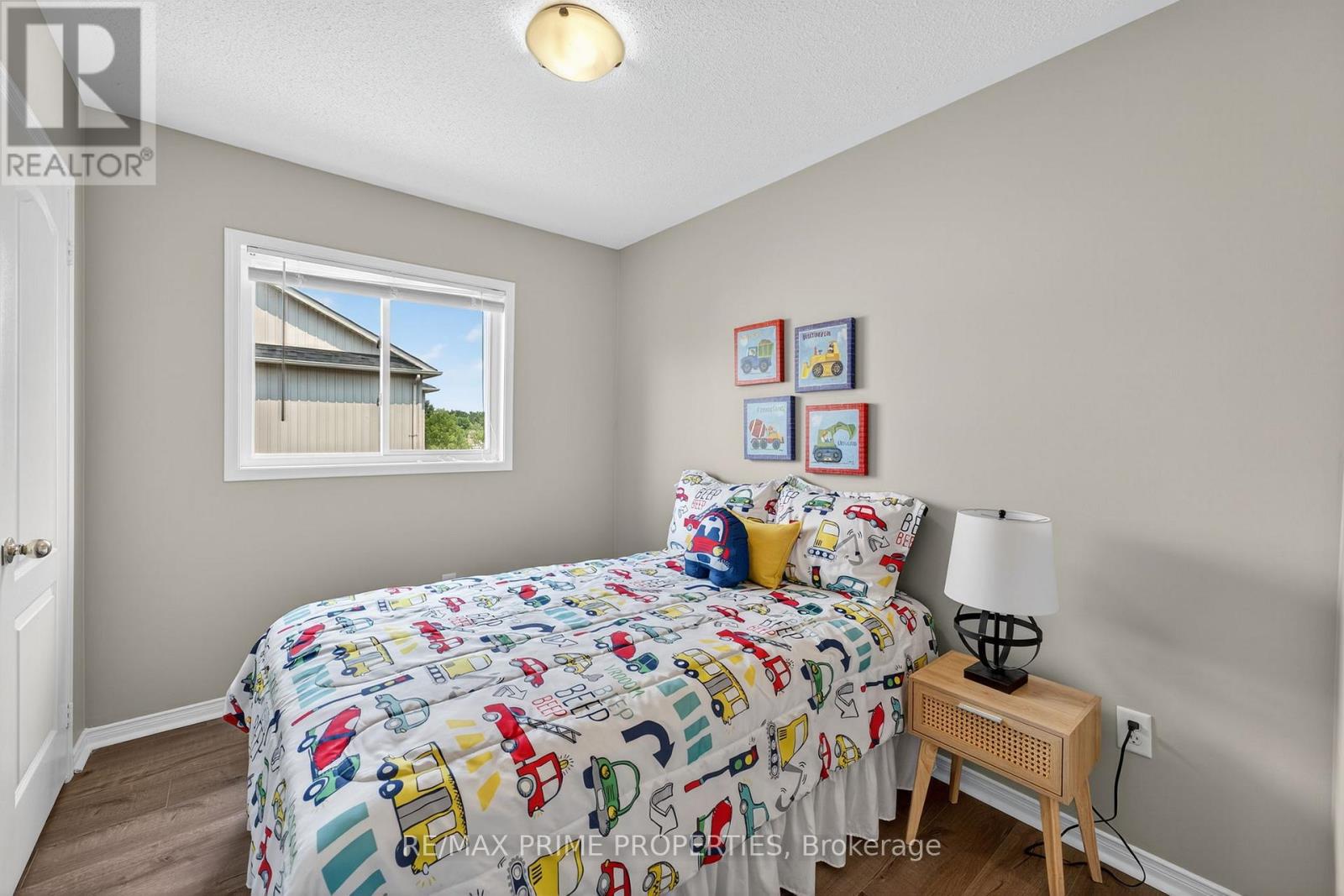 63 Lilly Mckeowan Crescent, East Gwillimbury (Mt Albert), Ontario  L0G 1M0 - Photo 13 - N12404853