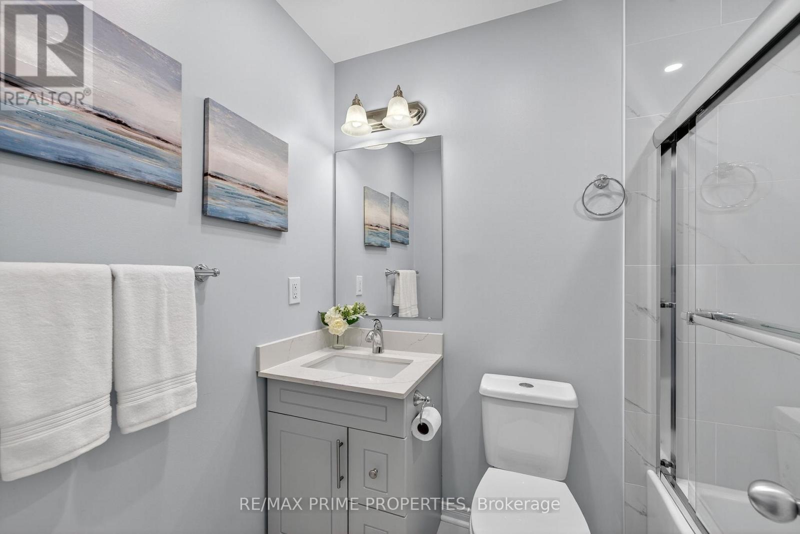 63 Lilly Mckeowan Crescent, East Gwillimbury (Mt Albert), Ontario  L0G 1M0 - Photo 18 - N12404853