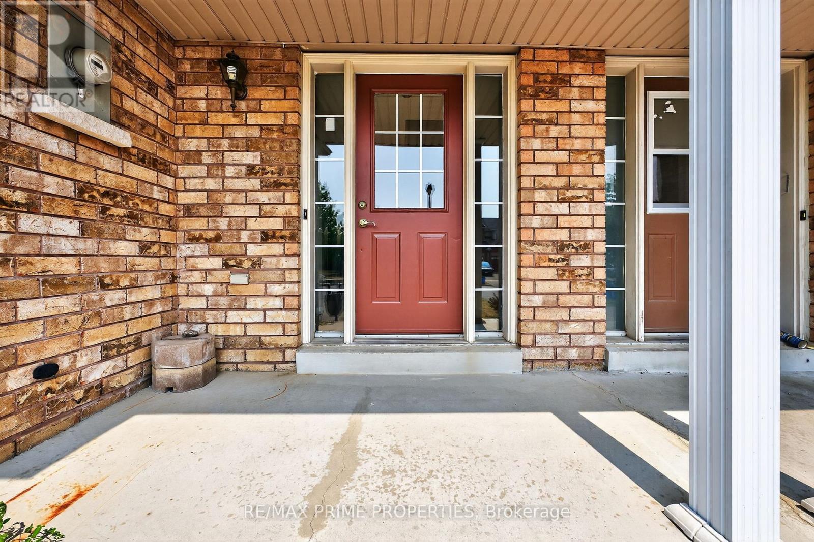63 Lilly Mckeowan Crescent, East Gwillimbury (Mt Albert), Ontario  L0G 1M0 - Photo 2 - N12404853