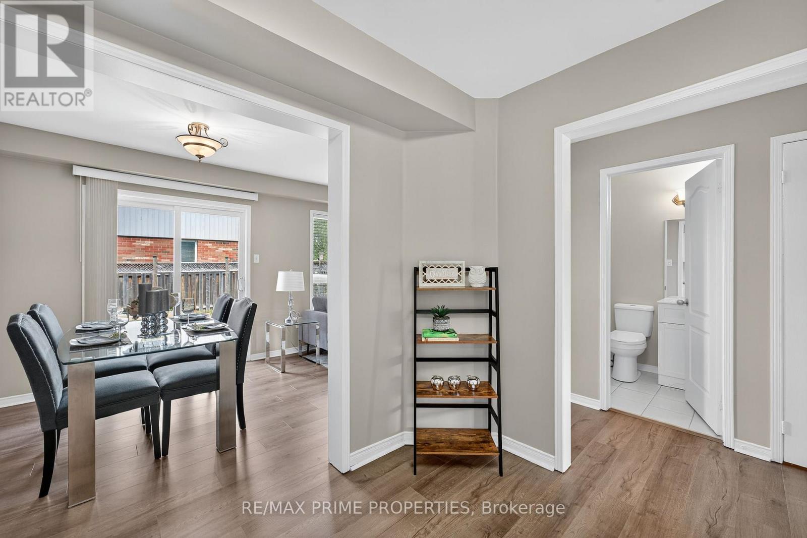 63 Lilly Mckeowan Crescent, East Gwillimbury (Mt Albert), Ontario  L0G 1M0 - Photo 6 - N12404853