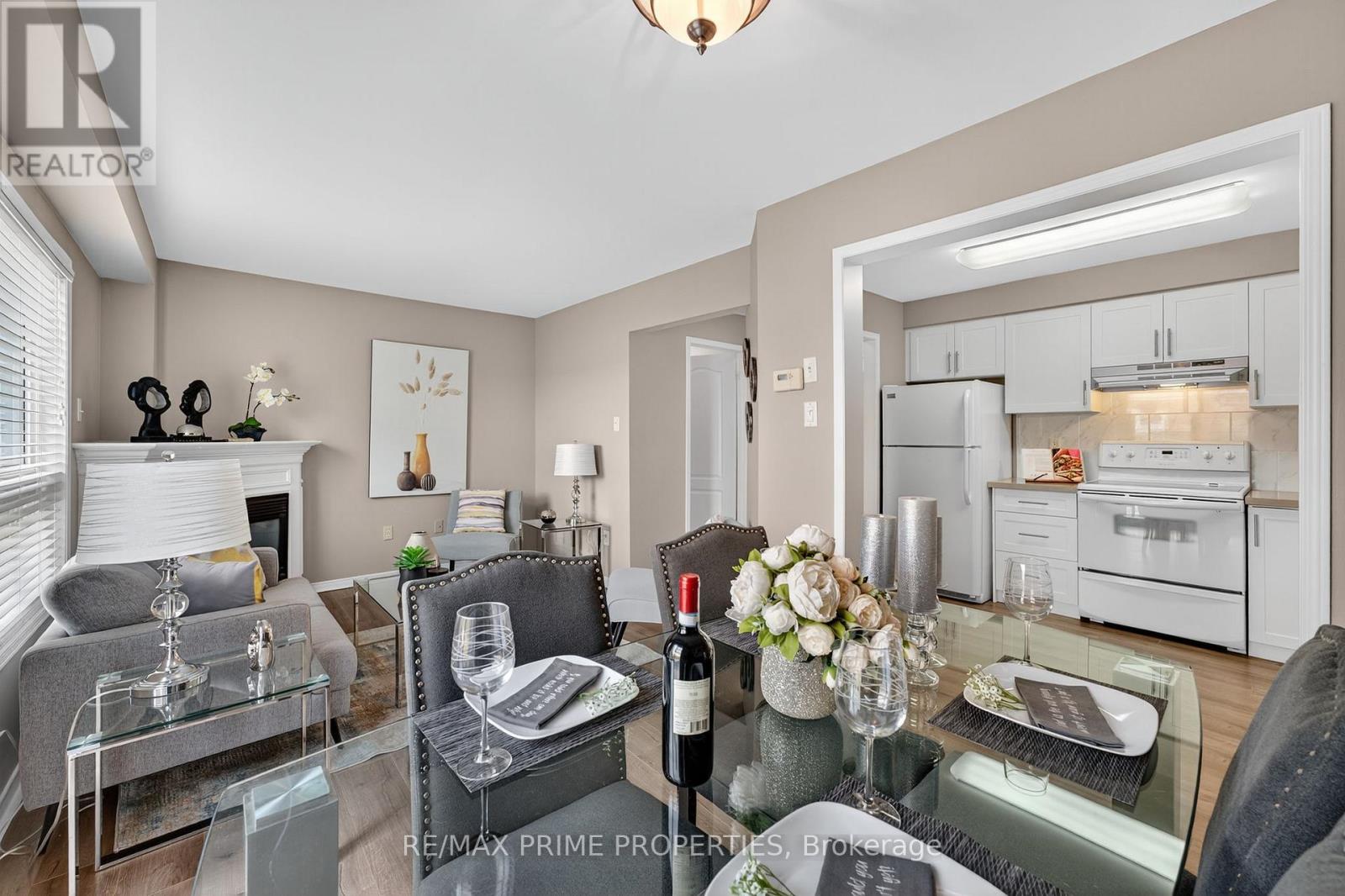 63 Lilly Mckeowan Crescent, East Gwillimbury (Mt Albert), Ontario  L0G 1M0 - Photo 8 - N12404853