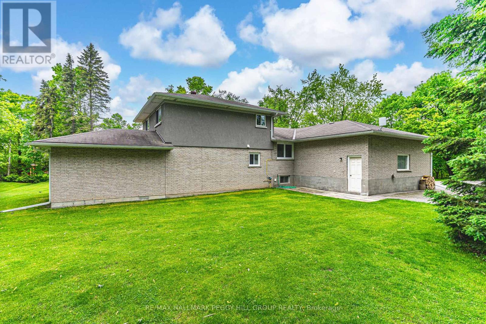 5853 Yonge Street, Innisfil, Ontario  L0L 1K0 - Photo 20 - N12404893