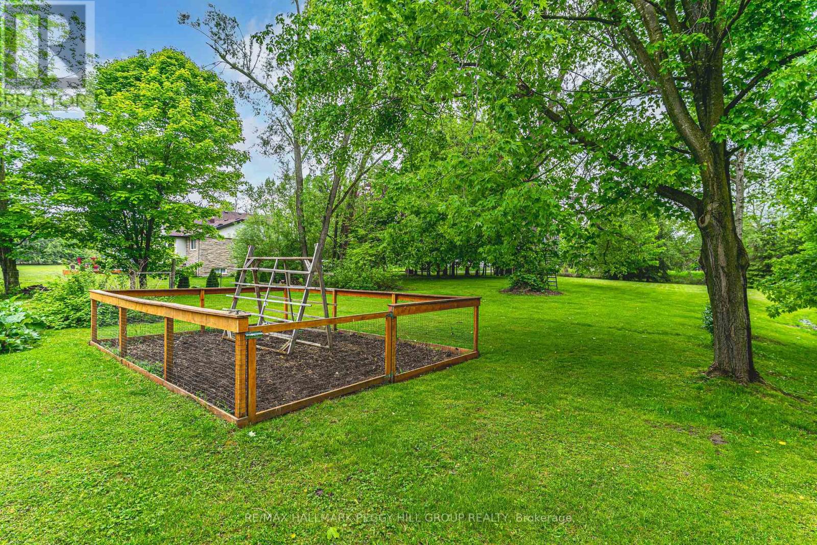 5853 Yonge Street, Innisfil, Ontario  L0L 1K0 - Photo 22 - N12404893