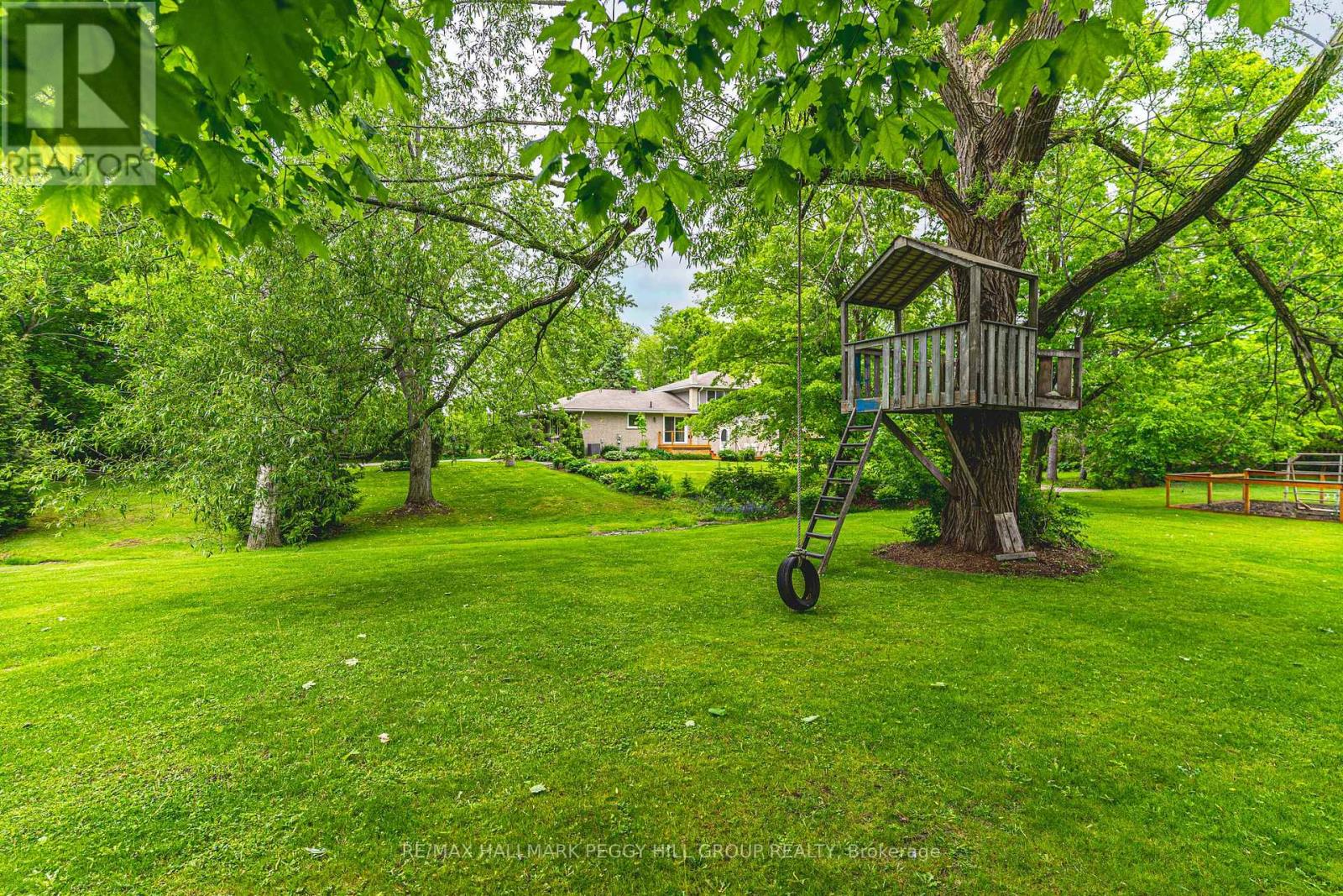 5853 Yonge Street, Innisfil, Ontario  L0L 1K0 - Photo 23 - N12404893
