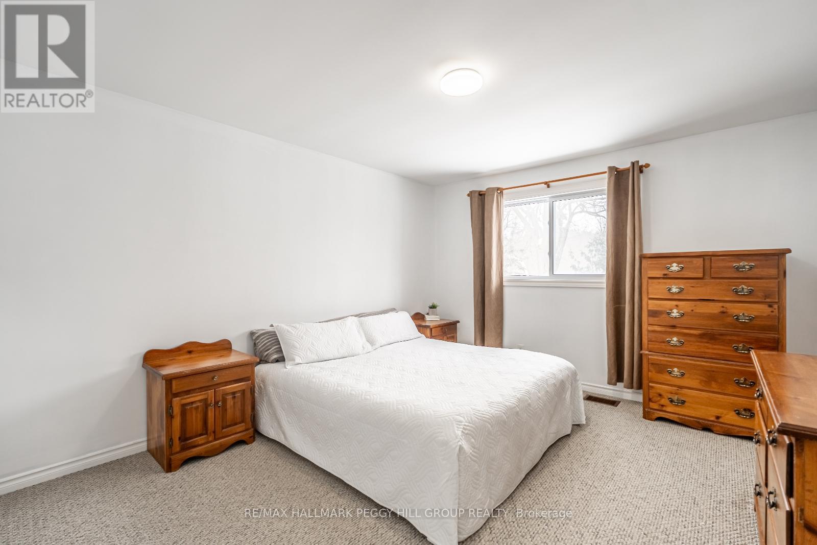 5853 Yonge Street, Innisfil, Ontario  L0L 1K0 - Photo 8 - N12404893