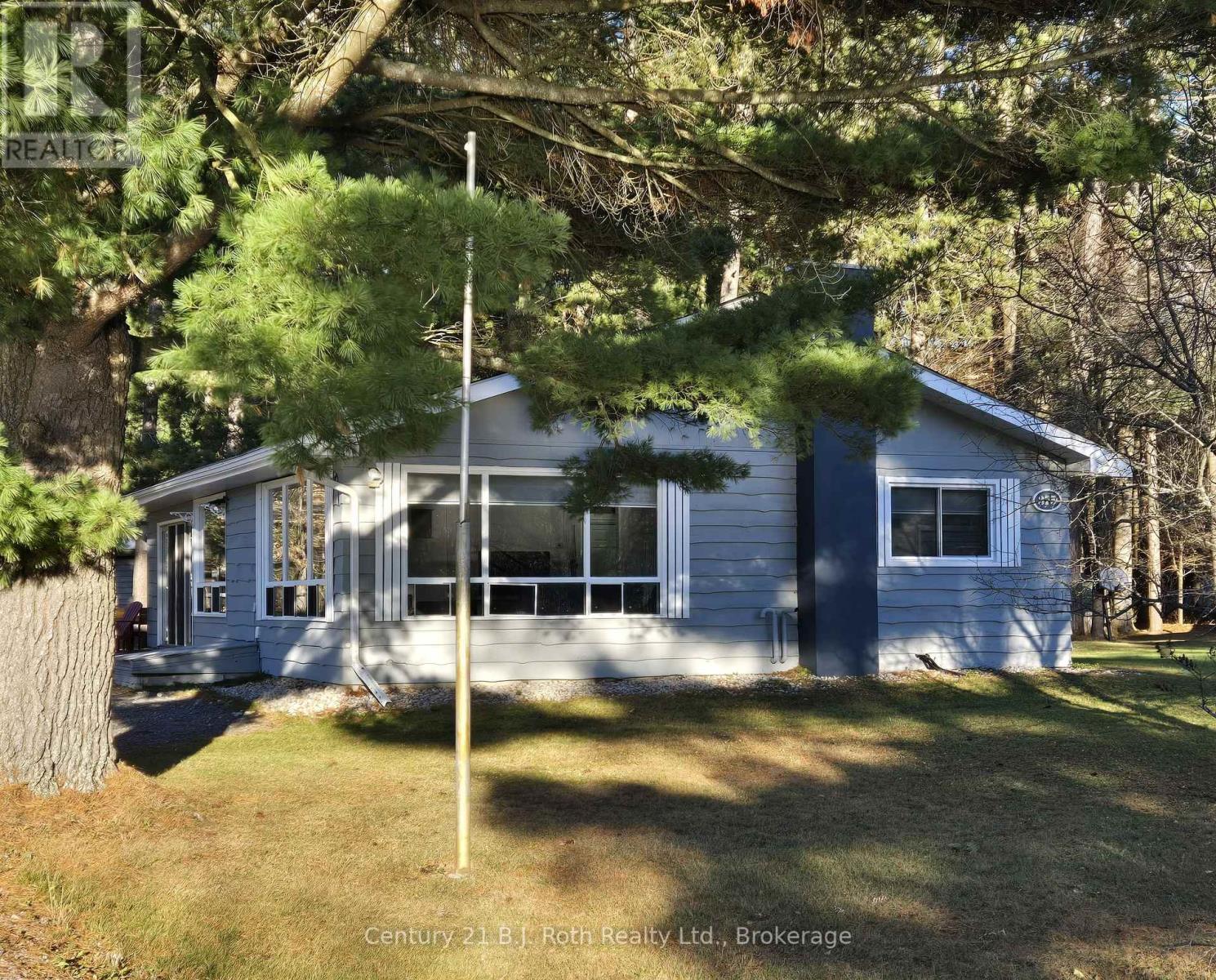375 Santas Village Road, Bracebridge (Monck (Bracebridge)), Ontario  P1L 1W8 - Photo 3 - X12404991