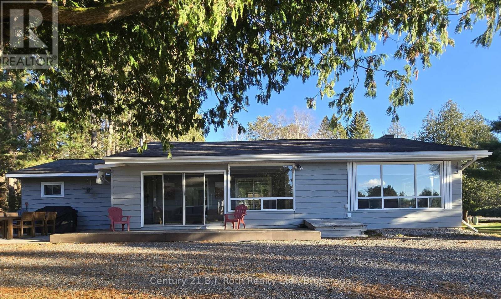 375 Santas Village Road, Bracebridge (Monck (Bracebridge)), Ontario  P1L 1W8 - Photo 4 - X12404991