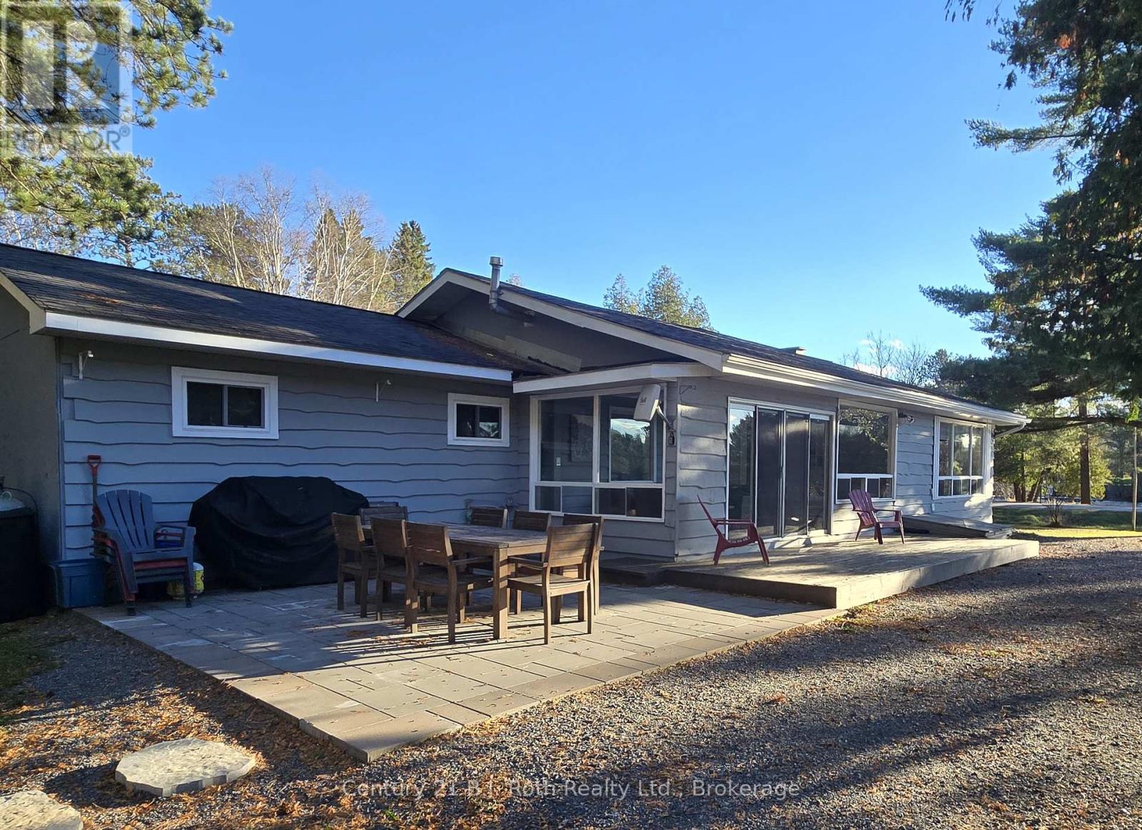 375 Santas Village Road, Bracebridge (Monck (Bracebridge)), Ontario  P1L 1W8 - Photo 5 - X12404991