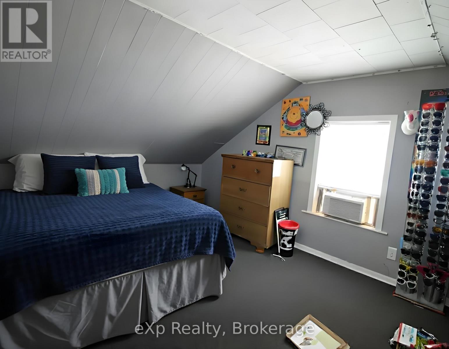 34 Queen Street, Grey Highlands, Ontario  N0C 1H0 - Photo 10 - X12405015