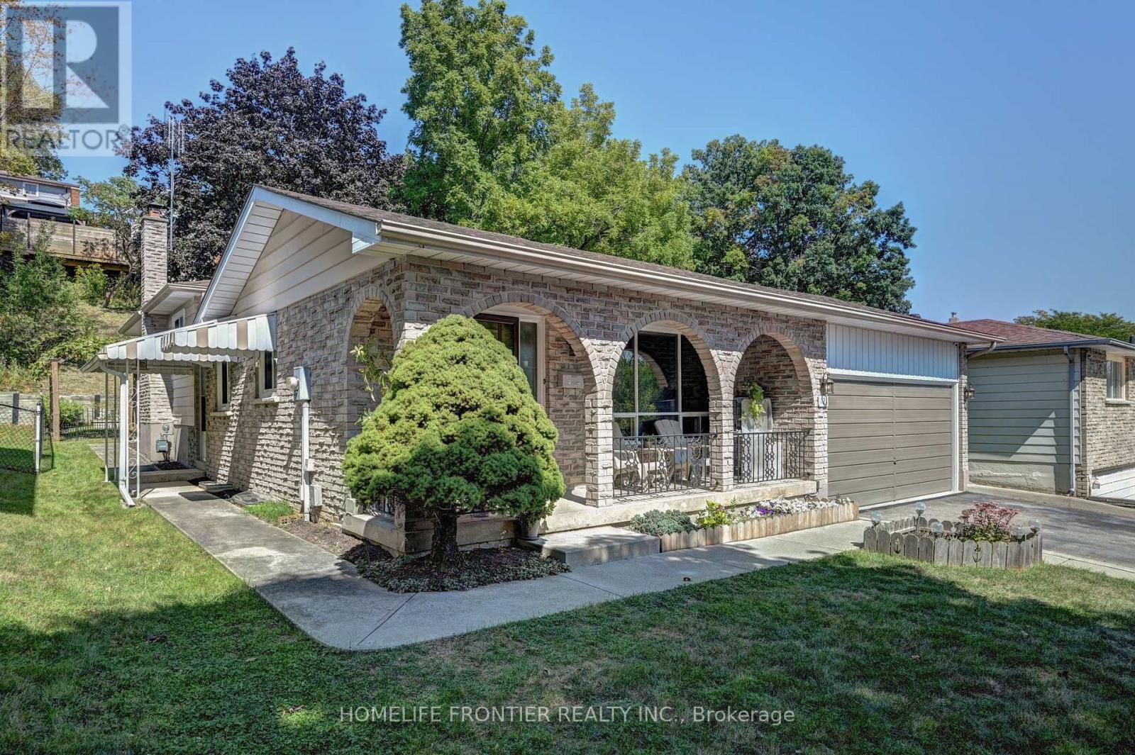 121 Forest Road, Brantford, Ontario  N3S 7L5 - Photo 2 - X12403830