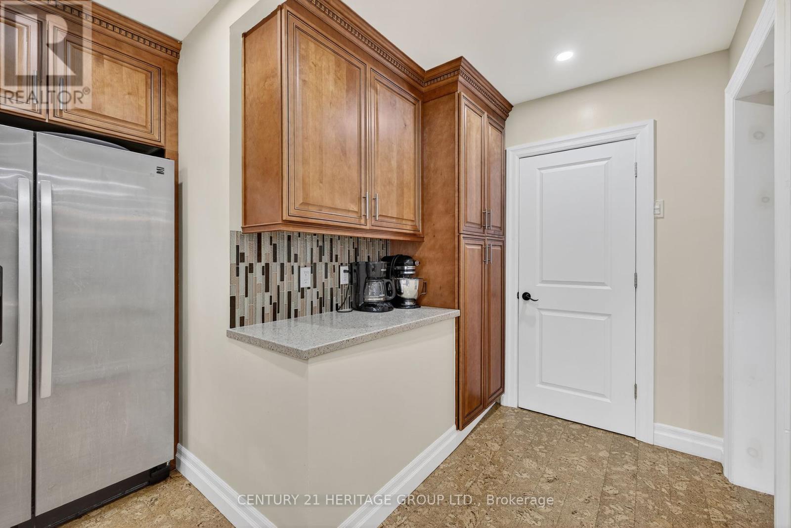 33 London Road, Newmarket, Ontario  L3Y 6A1 - Photo 11 - N12404189