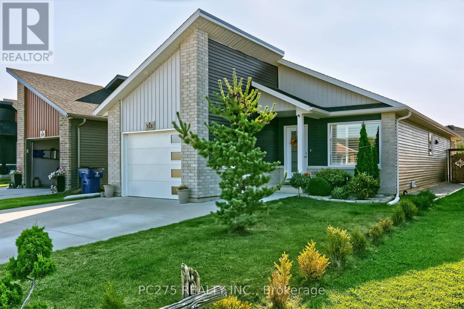 133 Moonstone Crescent, Chatham-Kent, Ontario  N7M 0S2 - Photo 2 - X12404974