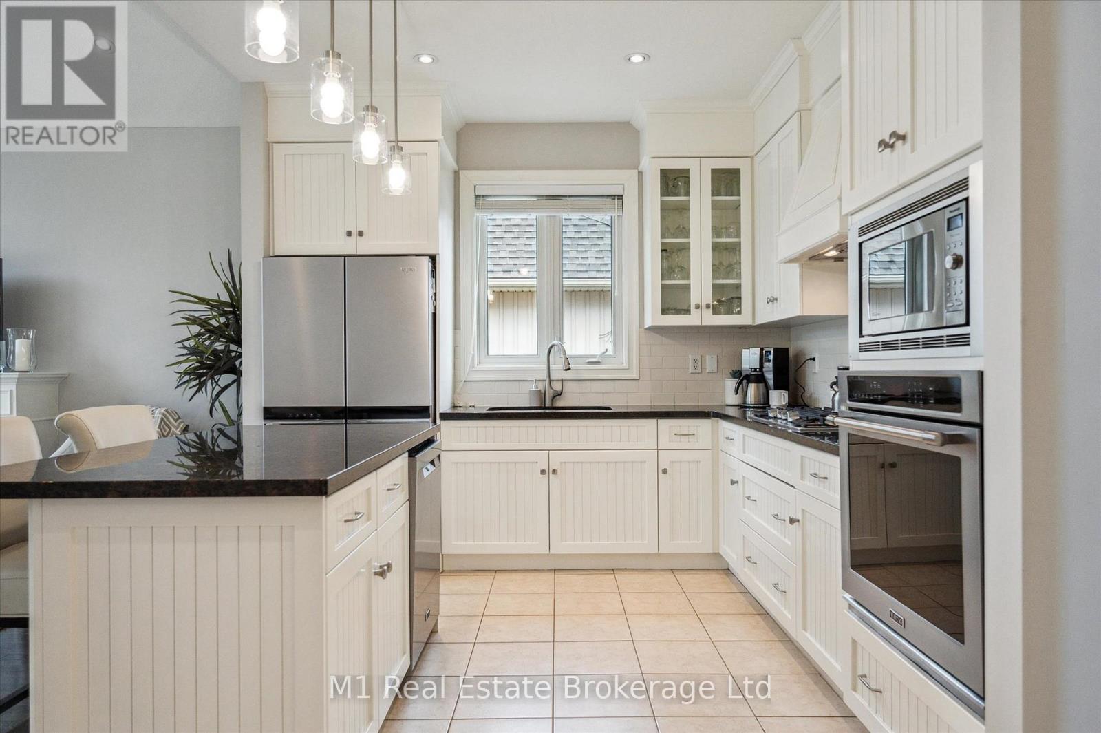 94 Aberfoyle Mill Crescent, Puslinch, Ontario  N1H 6H9 - Photo 15 - X12323932