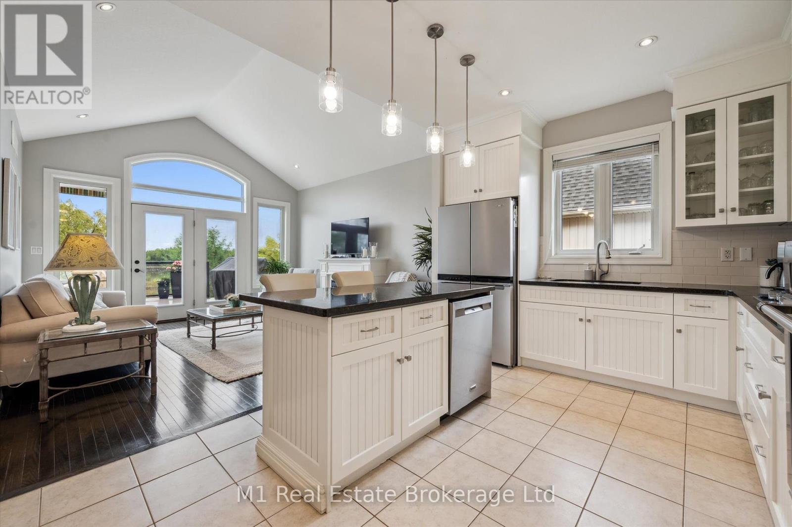 94 Aberfoyle Mill Crescent, Puslinch, Ontario  N1H 6H9 - Photo 14 - X12323932