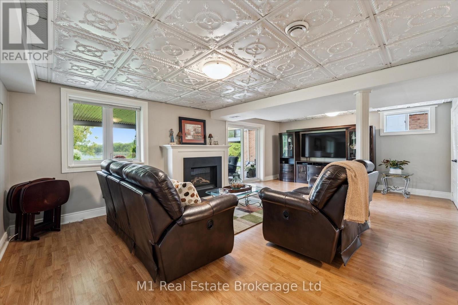 94 Aberfoyle Mill Crescent, Puslinch, Ontario  N1H 6H9 - Photo 35 - X12323932