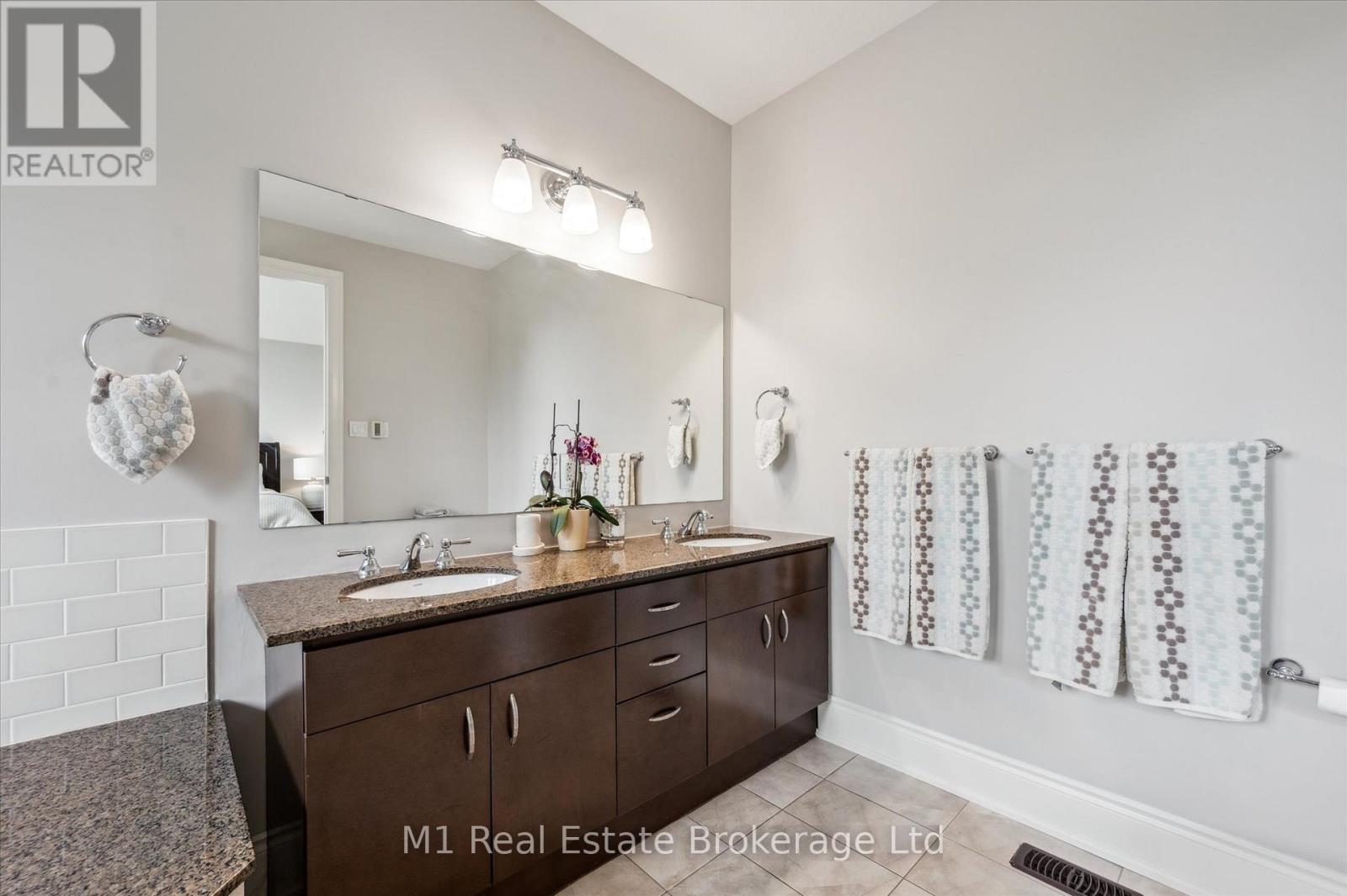 94 Aberfoyle Mill Crescent, Puslinch, Ontario  N1H 6H9 - Photo 30 - X12323932