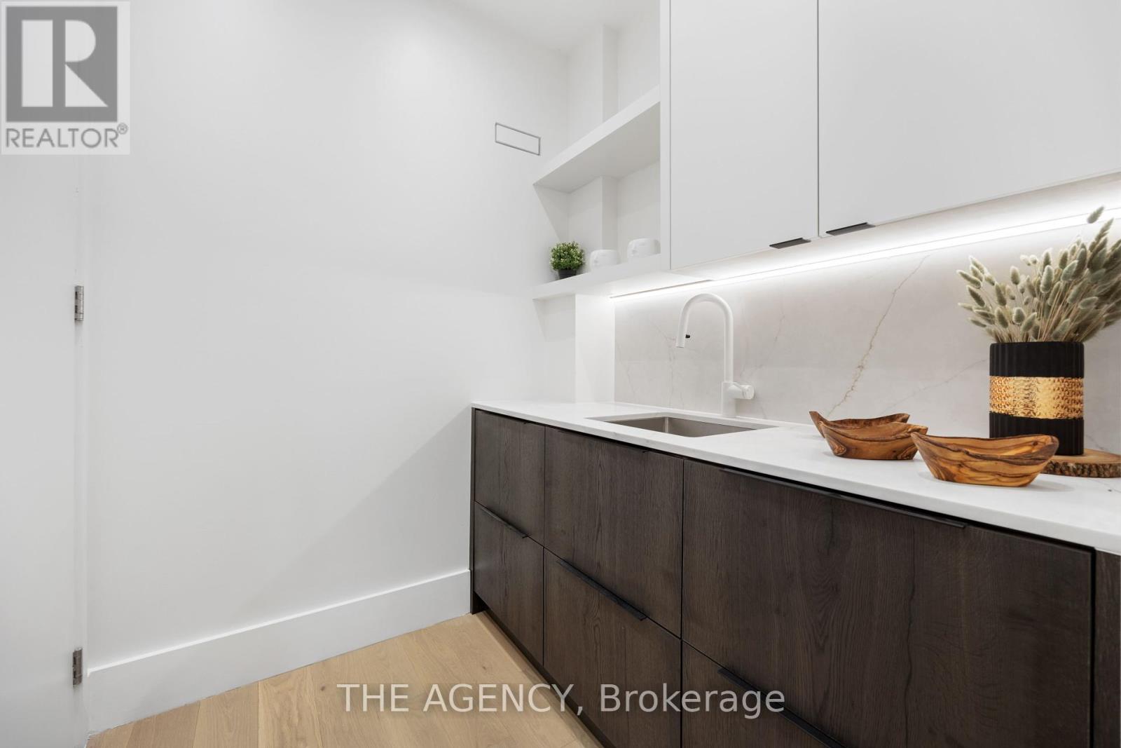 170 Ranee Avenue, Toronto, Ontario  M6A 1N5 - Photo 13 - C12405003