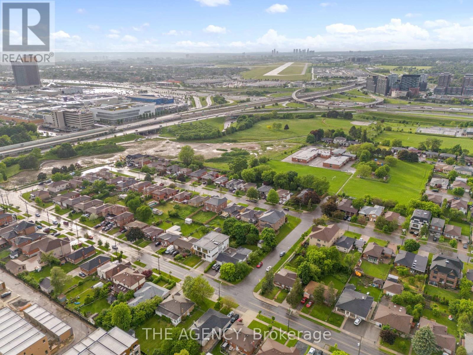 170 Ranee Avenue, Toronto, Ontario  M6A 1N5 - Photo 38 - C12405003