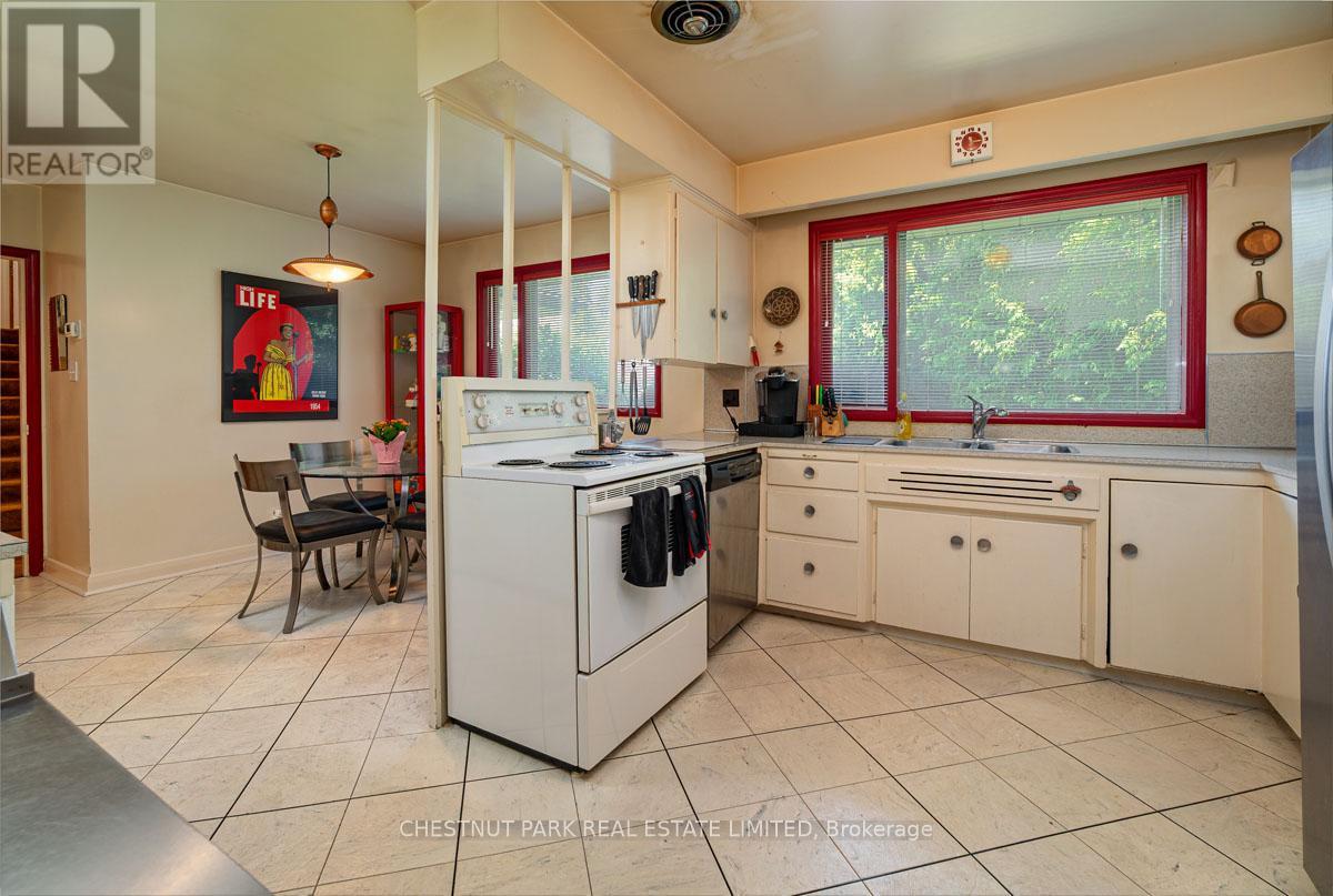 229 Owen Boulevard, Toronto, Ontario  M2P 1G9 - Photo 12 - C12405007