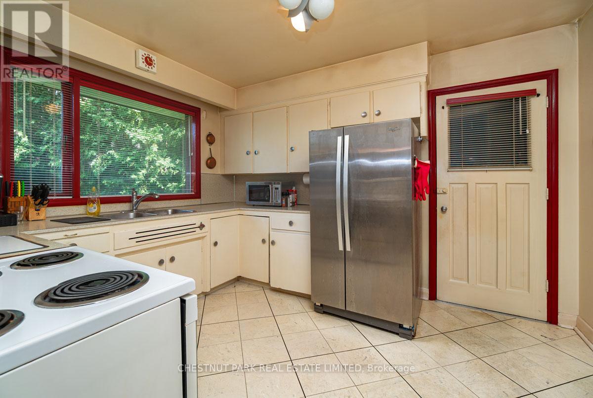 229 Owen Boulevard, Toronto, Ontario  M2P 1G9 - Photo 13 - C12405007
