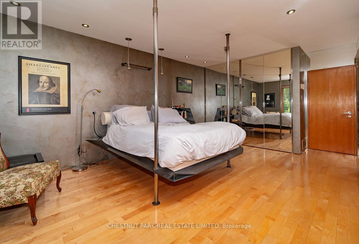 229 Owen Boulevard, Toronto, Ontario  M2P 1G9 - Photo 25 - C12405007
