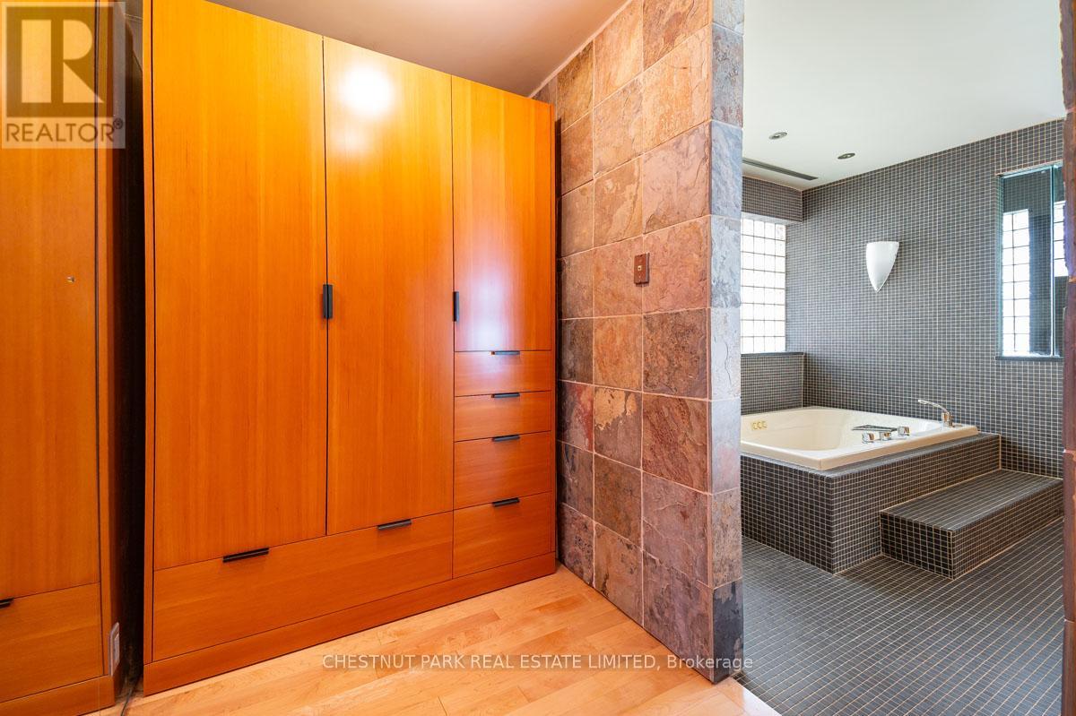 229 Owen Boulevard, Toronto, Ontario  M2P 1G9 - Photo 27 - C12405007