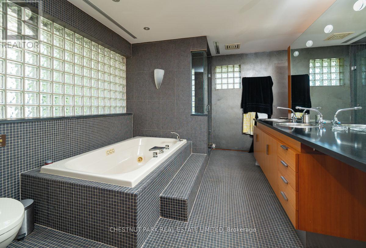 229 Owen Boulevard, Toronto, Ontario  M2P 1G9 - Photo 28 - C12405007