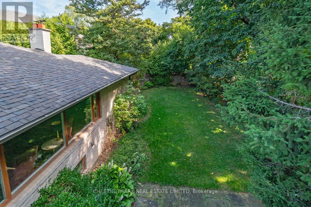 229 Owen Boulevard, Toronto, Ontario  M2P 1G9 - Photo 32 - C12405007