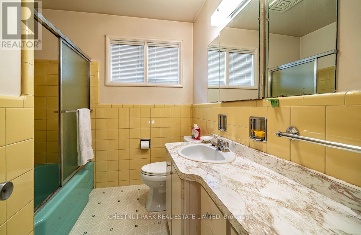229 Owen Boulevard, Toronto, Ontario  M2P 1G9 - Photo 33 - C12405007