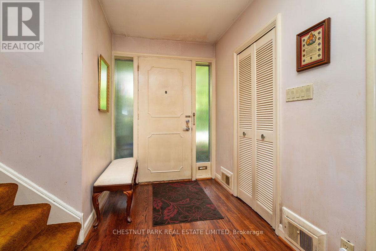 229 Owen Boulevard, Toronto, Ontario  M2P 1G9 - Photo 5 - C12405007