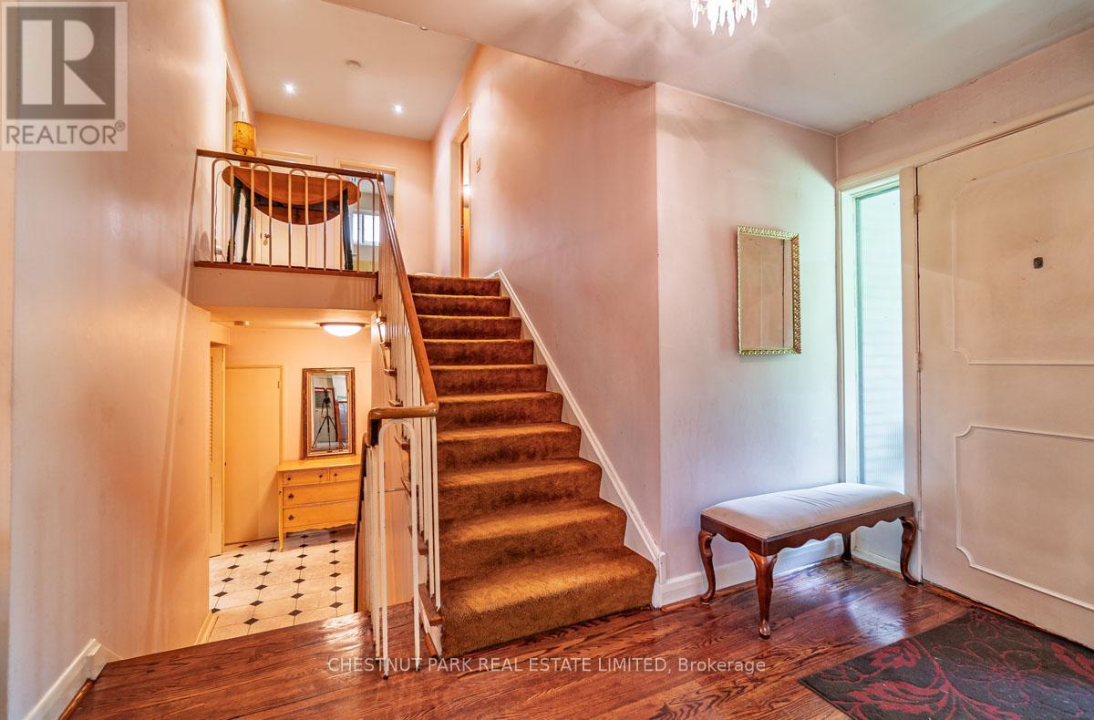 229 Owen Boulevard, Toronto, Ontario  M2P 1G9 - Photo 6 - C12405007