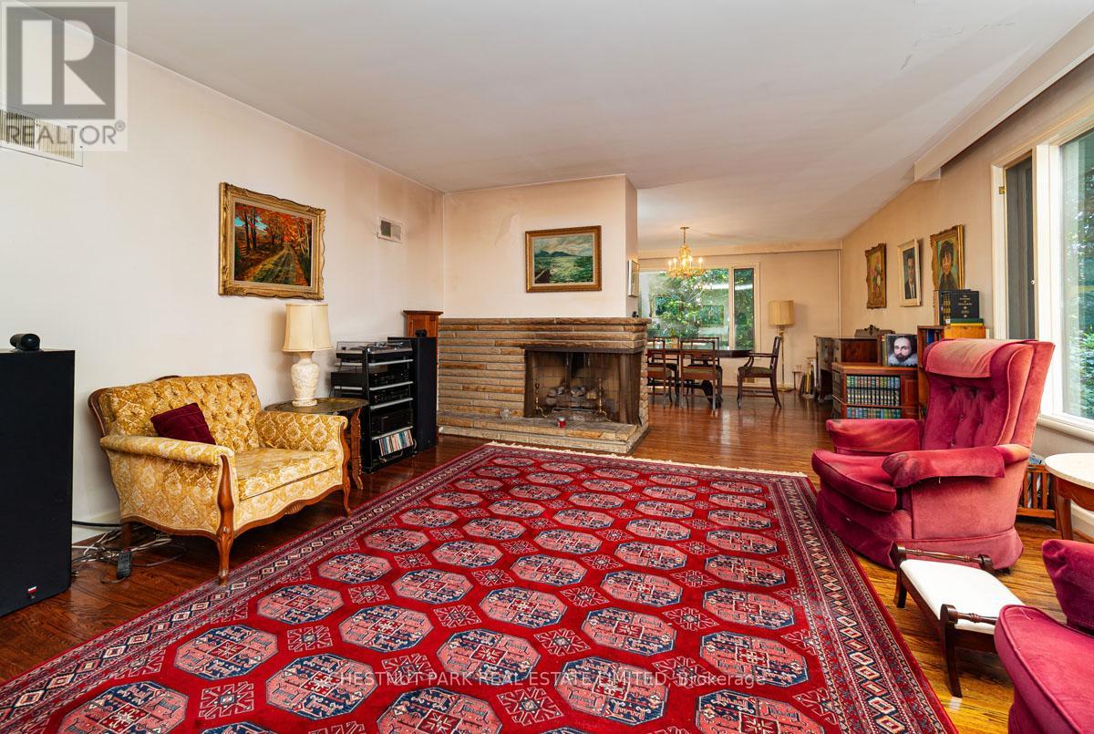 229 Owen Boulevard, Toronto, Ontario  M2P 1G9 - Photo 8 - C12405007