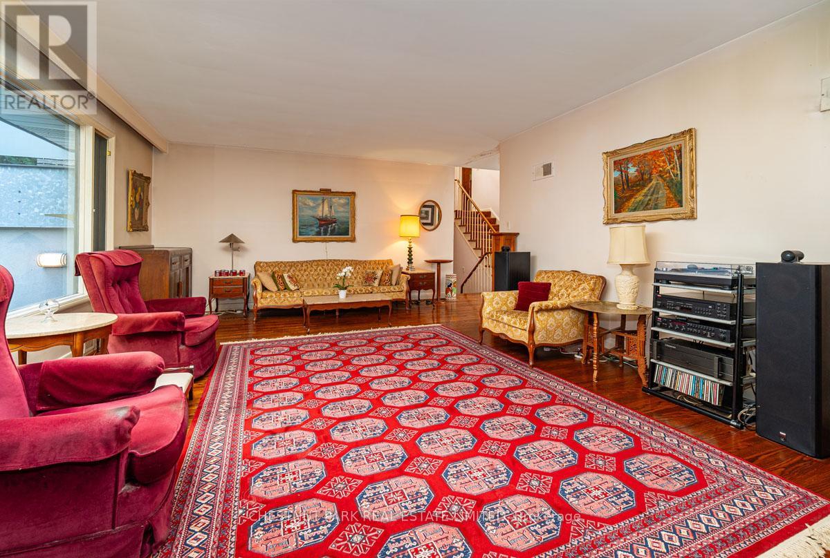 229 Owen Boulevard, Toronto, Ontario  M2P 1G9 - Photo 9 - C12405007