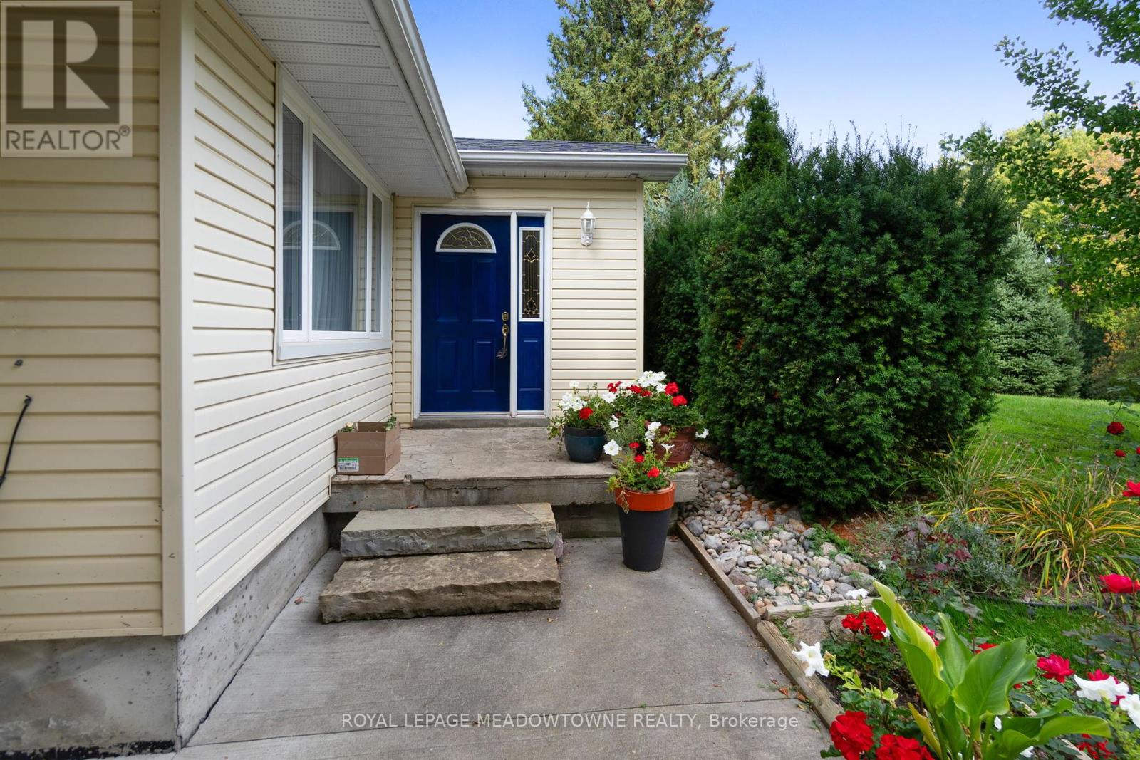 208 Martin Street, King (King City), Ontario  L7B 1J5 - Photo 10 - N12404957