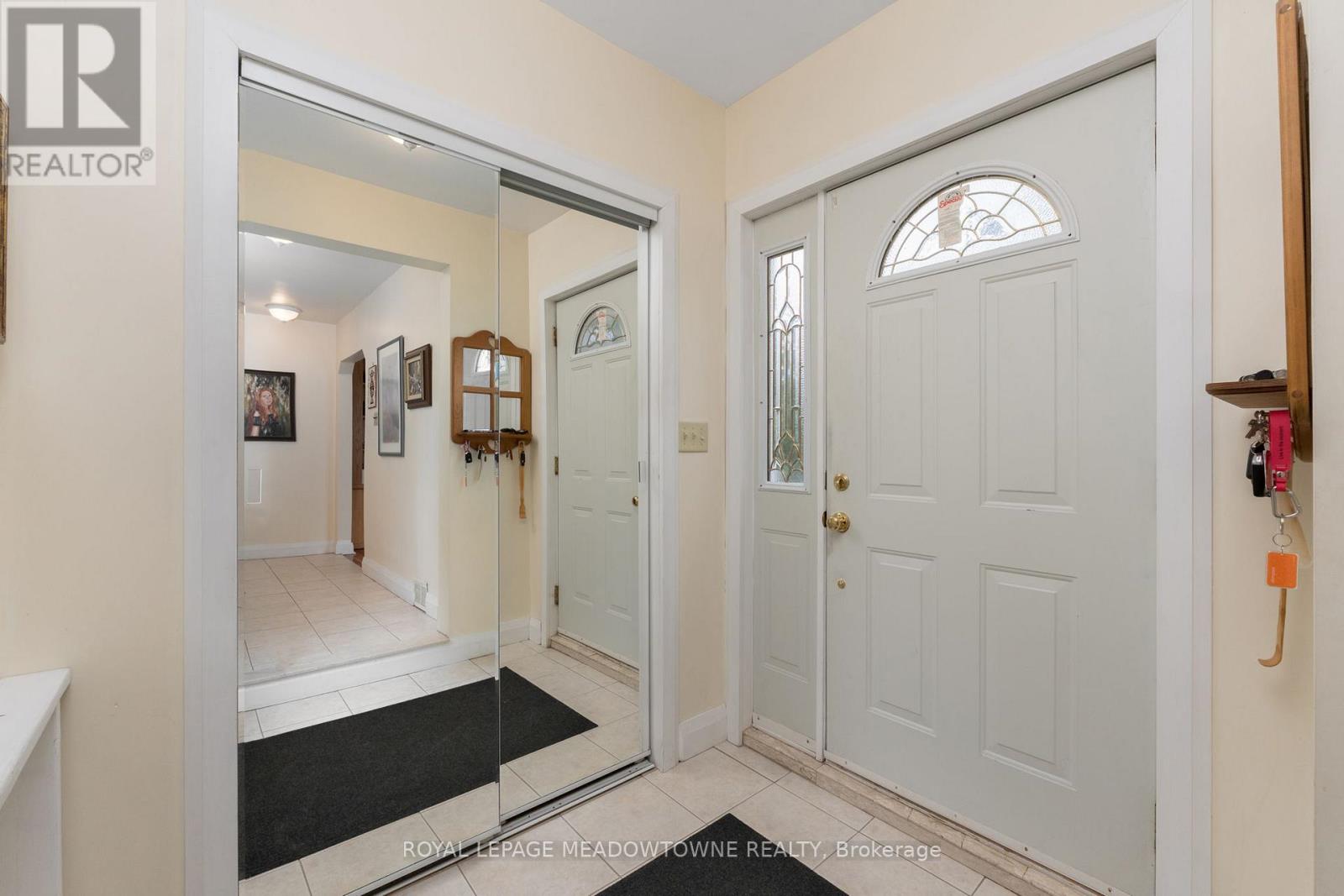 208 Martin Street, King (King City), Ontario  L7B 1J5 - Photo 11 - N12404957