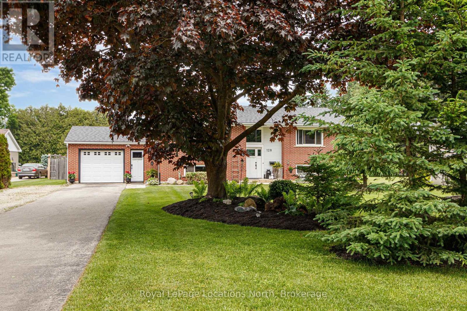 128 Montgomery Street, Meaford, Ontario  N4L 1C4 - Photo 3 - X12405024