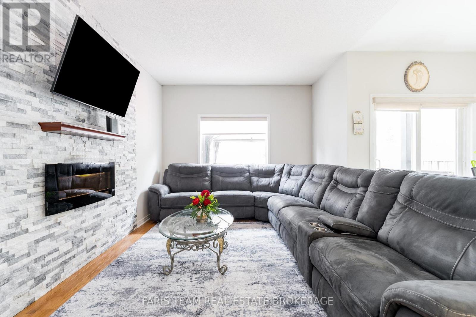 10 Westminster Circle, Barrie (Innis-Shore), Ontario  L4M 0A3 - Photo 10 - S12404980